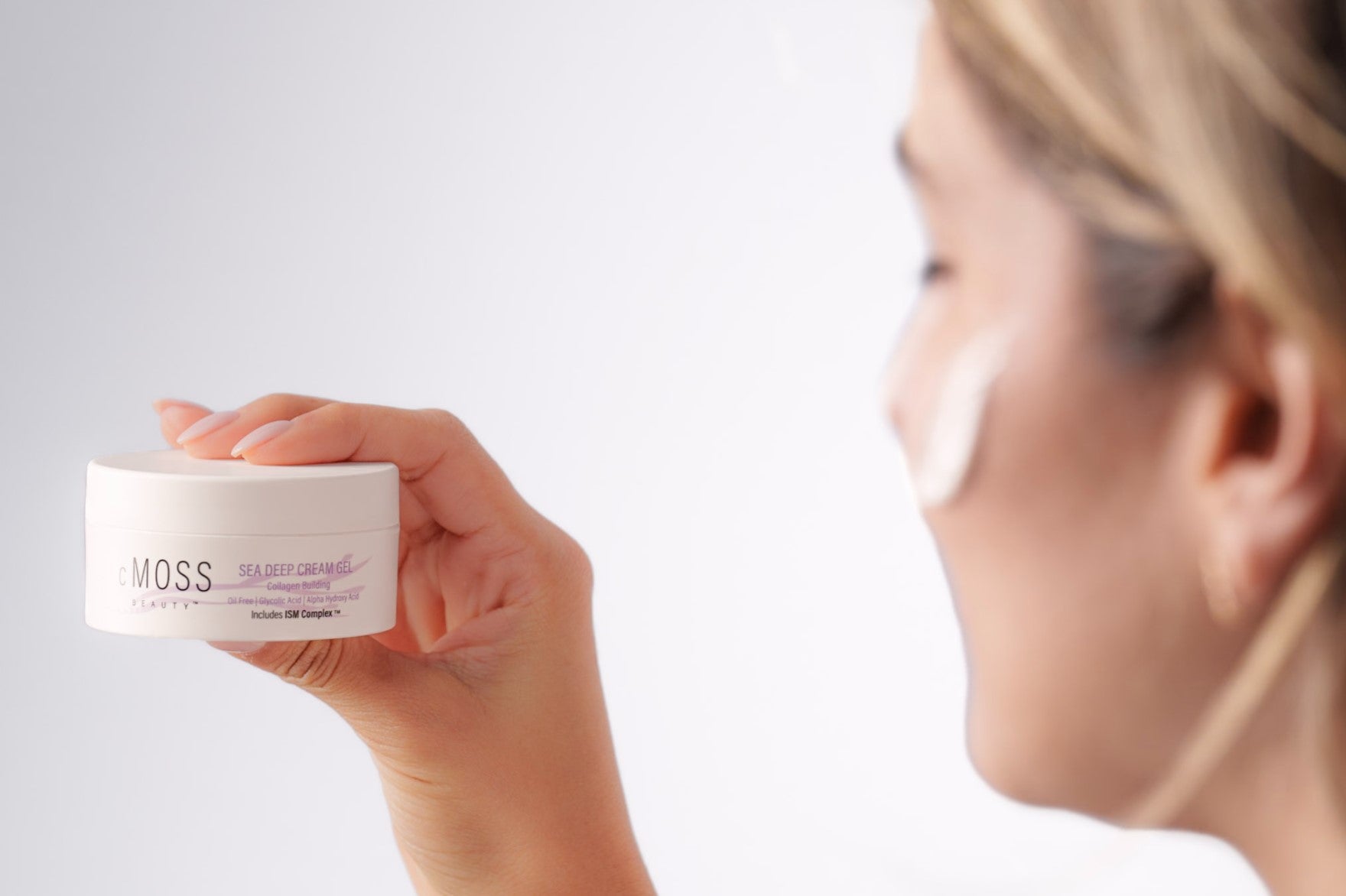 How Seamoss Gels Are Taking Over Skincare (And Why Your Skin Will Thank You)