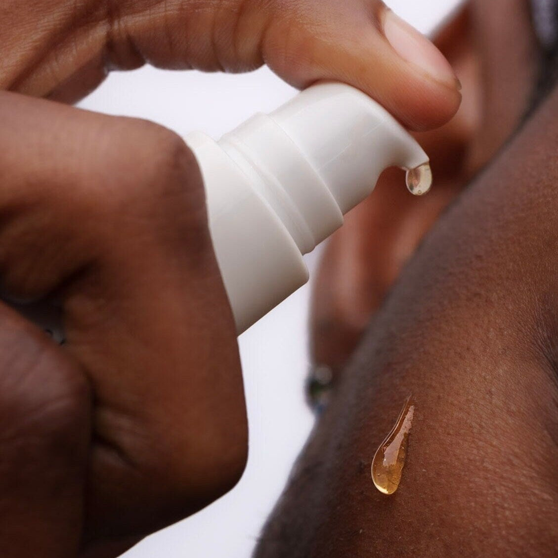 cmoss pressed serum concentrate drop on face