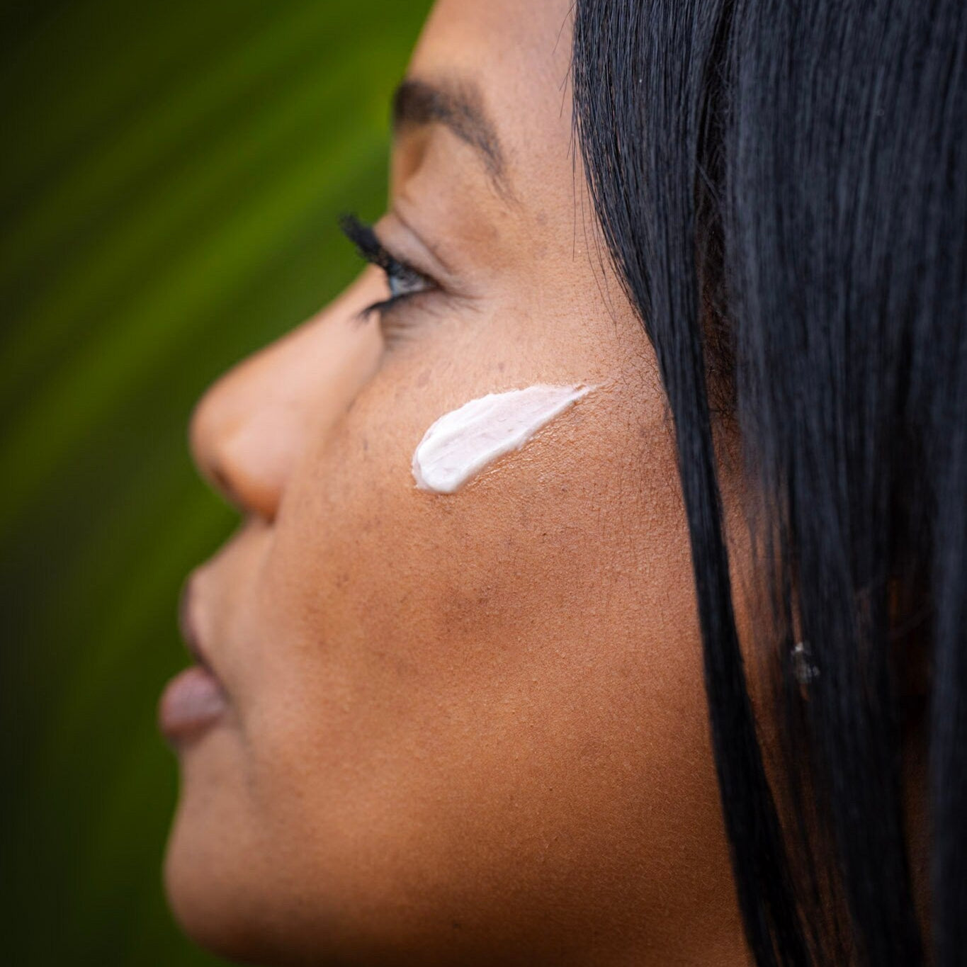 cmoss sea deep cream gel smeared on models face